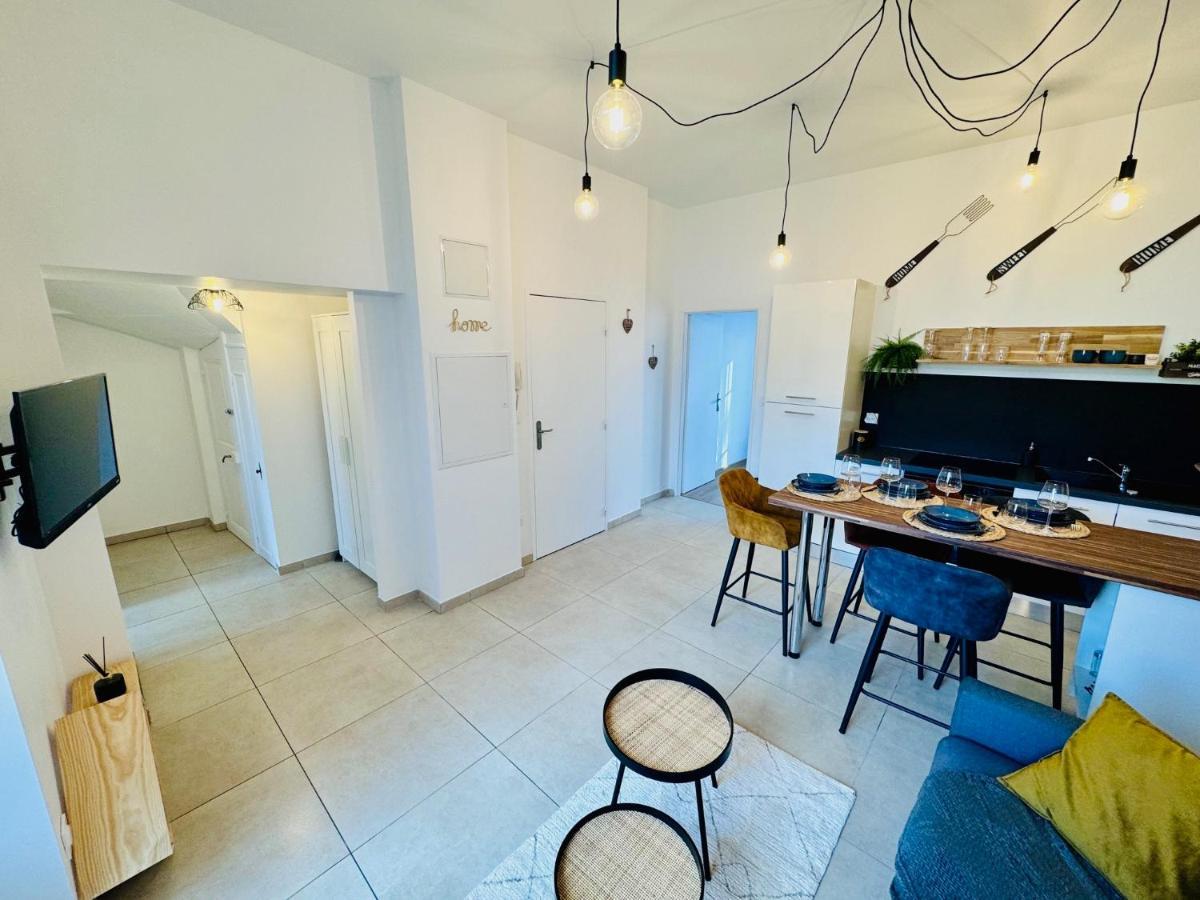 Appartement Chaleureux T2 Proche Gare à Bourgoin-Jallieu Extérieur photo